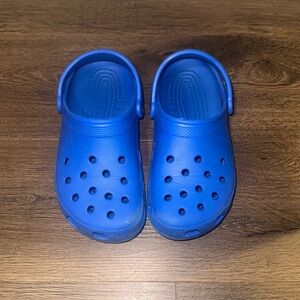 blue crocs